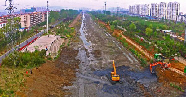 整治过程中的东盐河