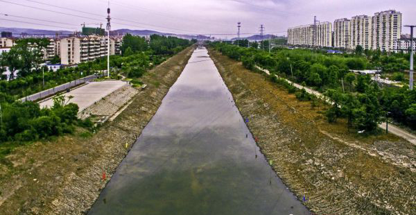 整治过程中的东盐河